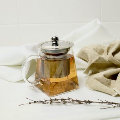 Transparent glass teapot with a removable steel infuser